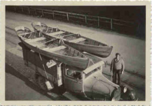 Klinker-Ruderboote bereit zur Ablieferung ca. 1935